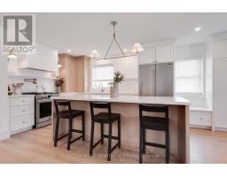 16 ROBINDALE AVENUE, Toronto, Ontario