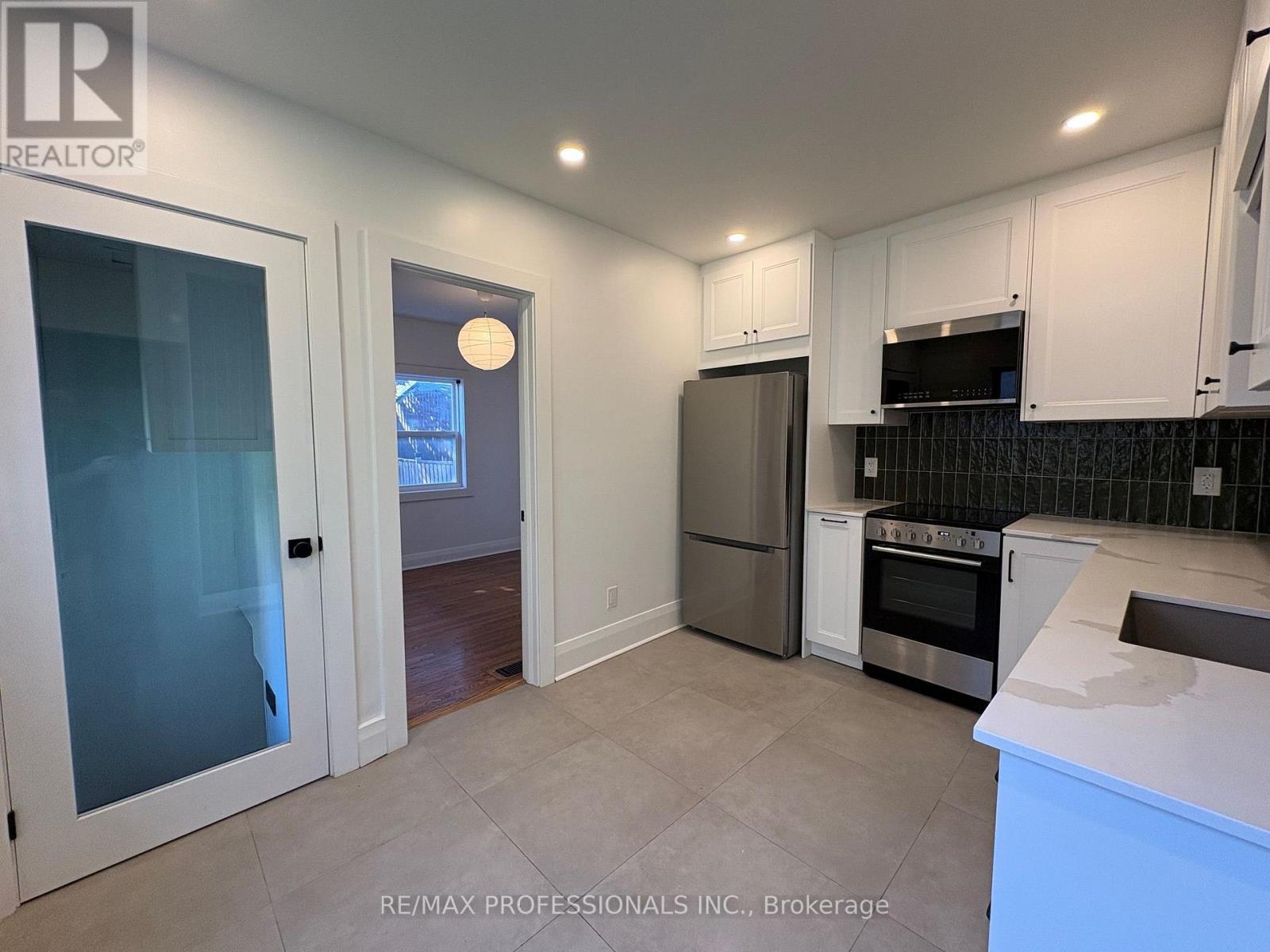 71 Bernice Crescent, Toronto, Ontario  M6N 1W7 - Photo 3 - W13828678
