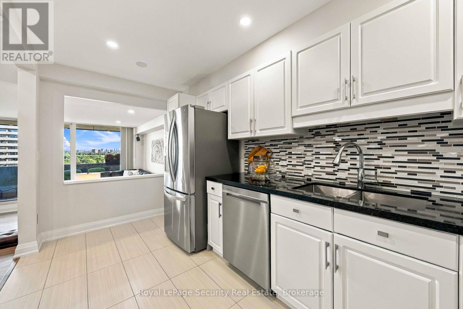 1504 - 250 Scarlett Road, Toronto, Ontario  M6N 4X5 - Photo 11 - W13828732