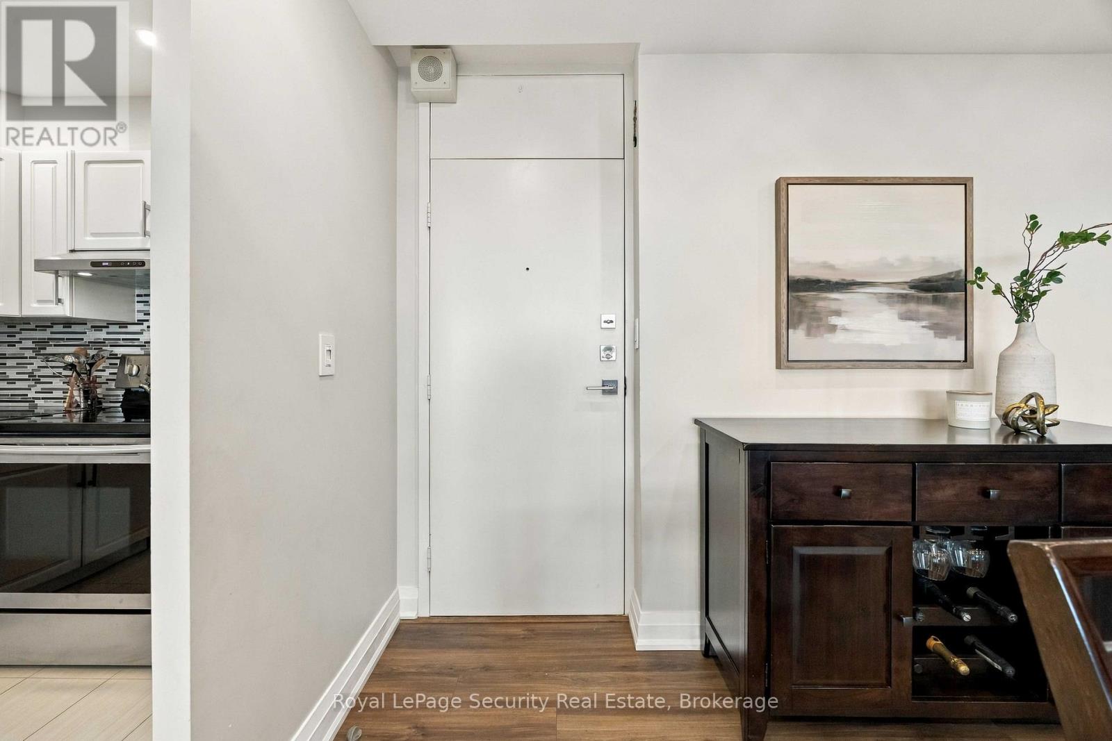 1504 - 250 Scarlett Road, Toronto, Ontario  M6N 4X5 - Photo 3 - W13828732
