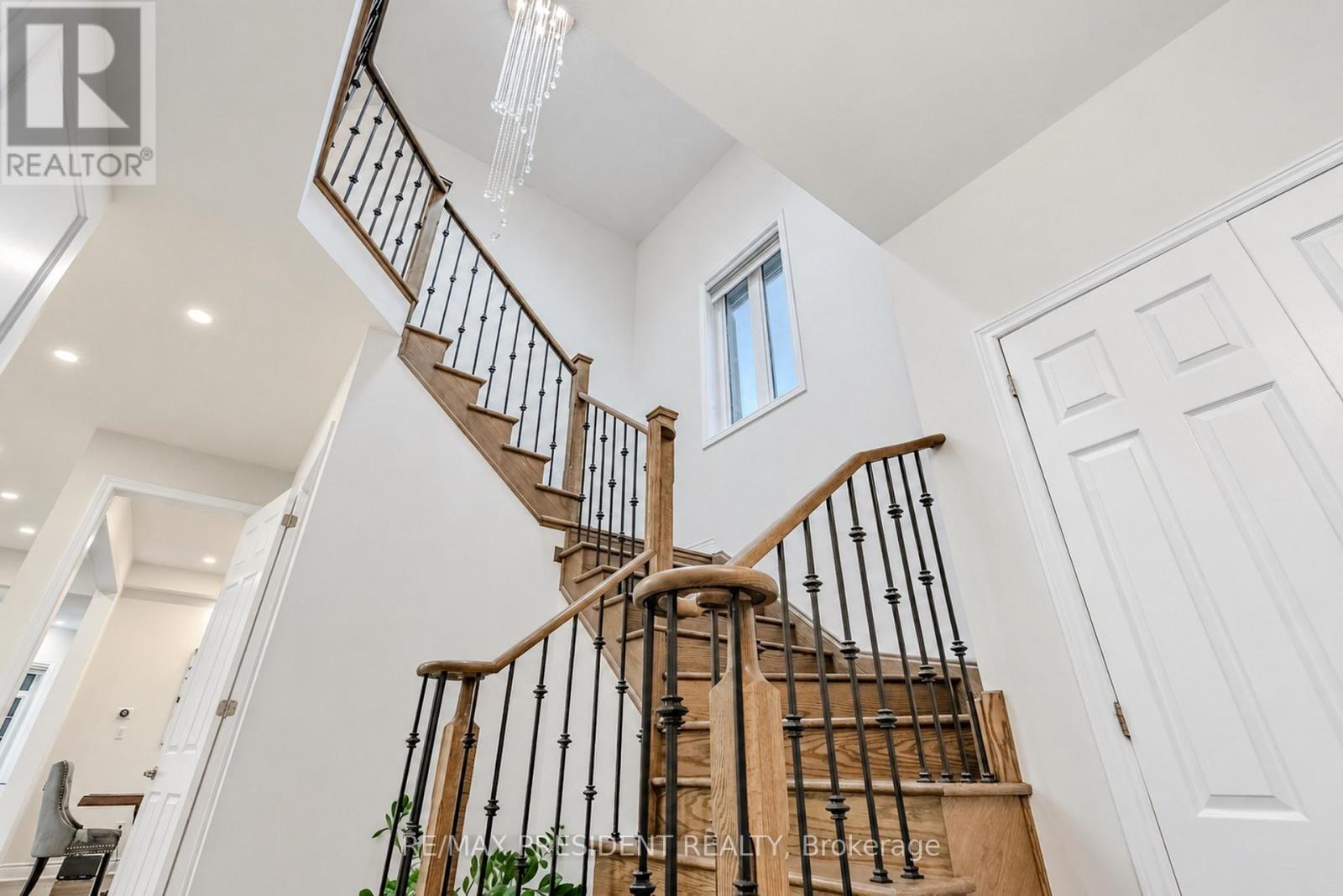 31 Monarch Drive, Halton Hills, Ontario  L7G 0H9 - Photo 6 - W13828804