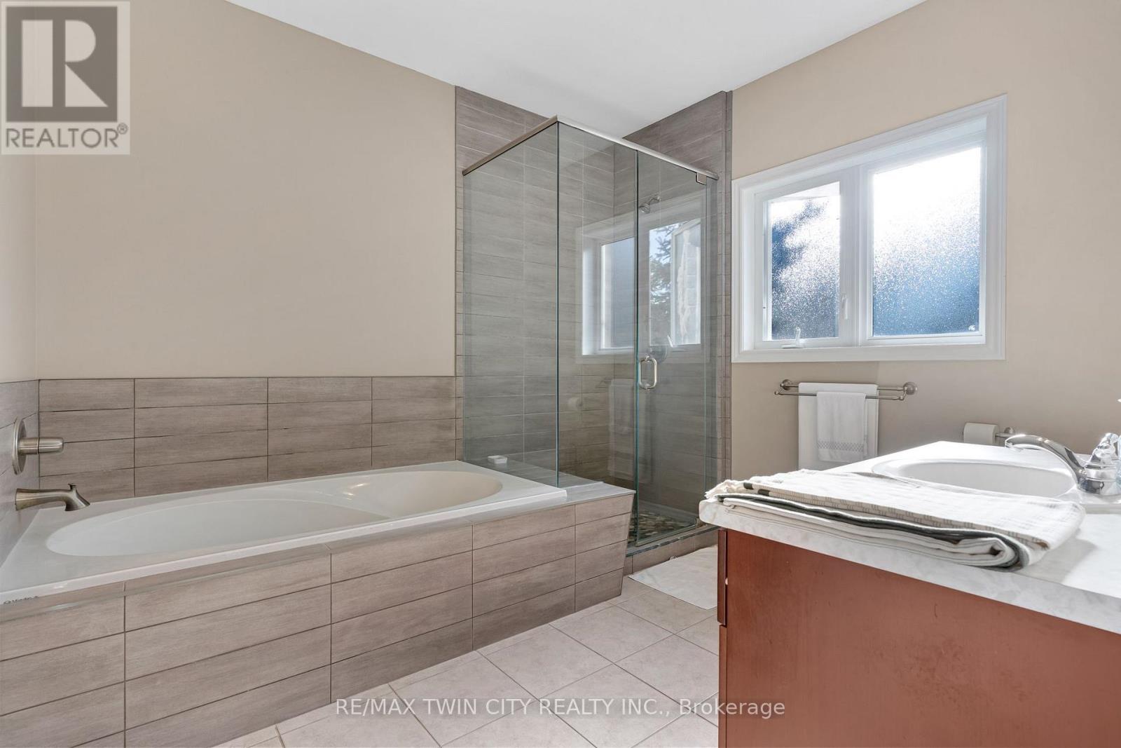 308 Deer Ridge Drive, Kitchener, Ontario  N2P 2K6 - Photo 22 - X13828588