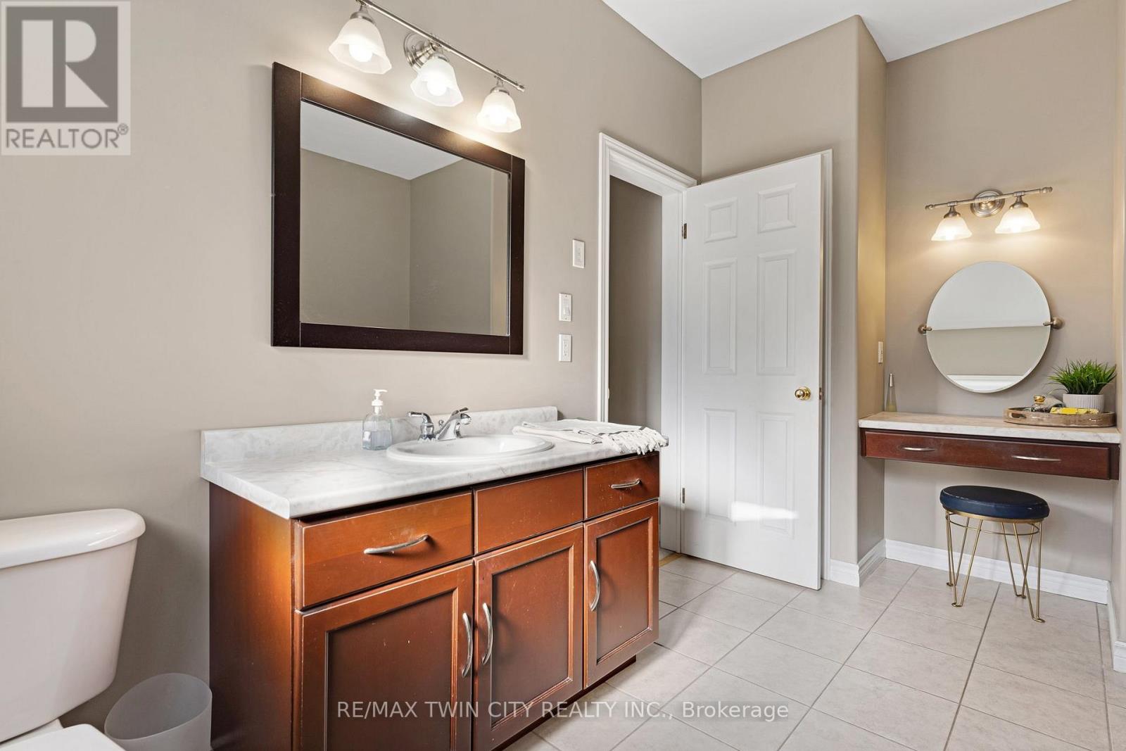 308 Deer Ridge Drive, Kitchener, Ontario  N2P 2K6 - Photo 23 - X13828588