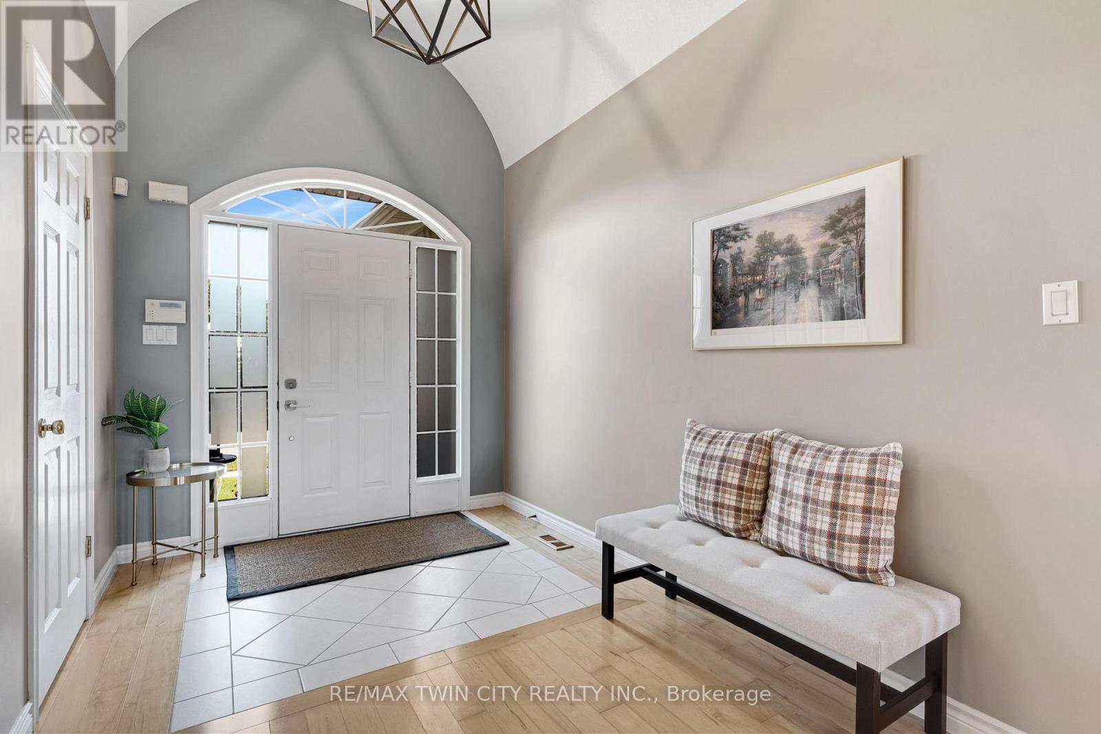 308 Deer Ridge Drive, Kitchener, Ontario  N2P 2K6 - Photo 3 - X13828588