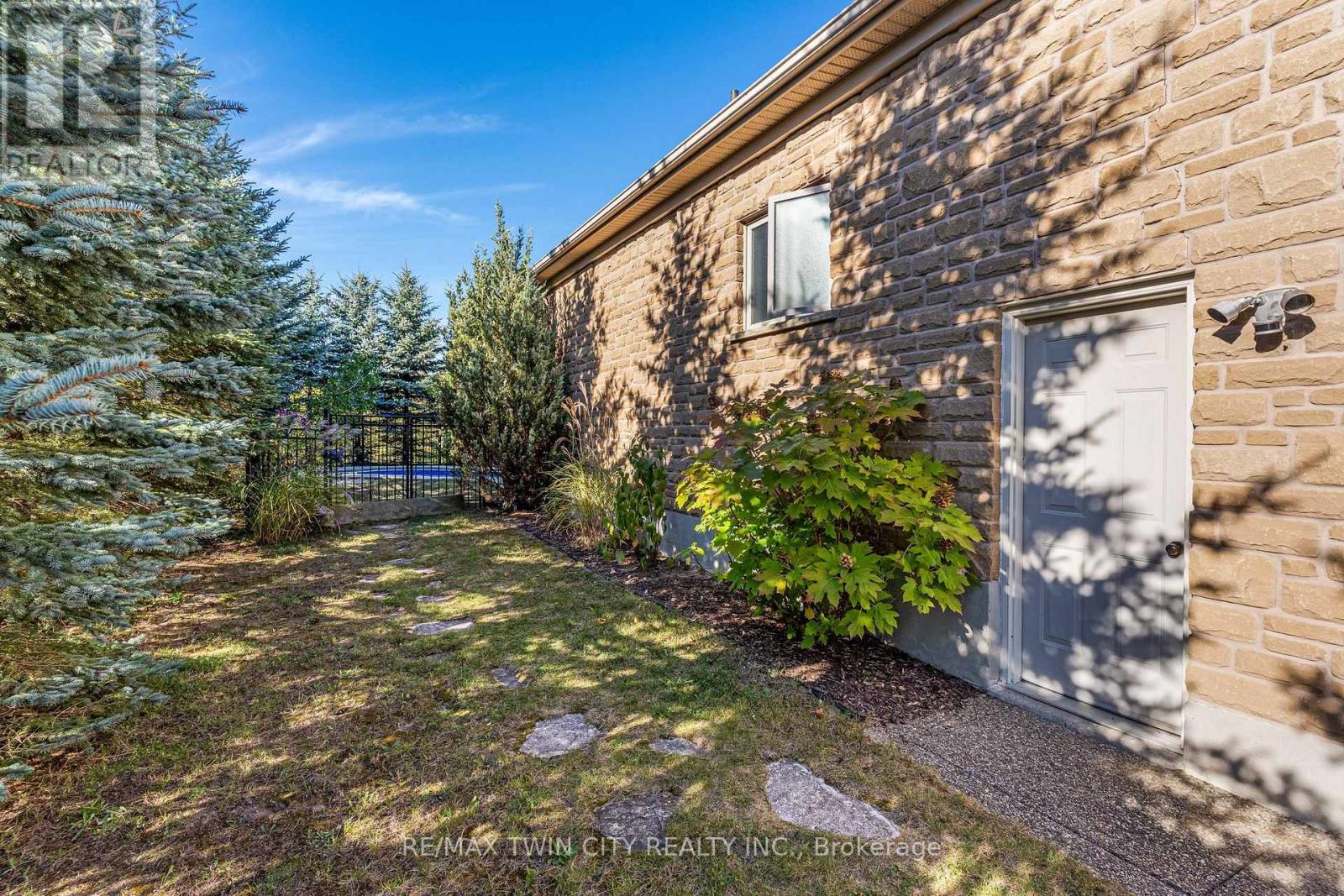 308 Deer Ridge Drive, Kitchener, Ontario  N2P 2K6 - Photo 46 - X13828588