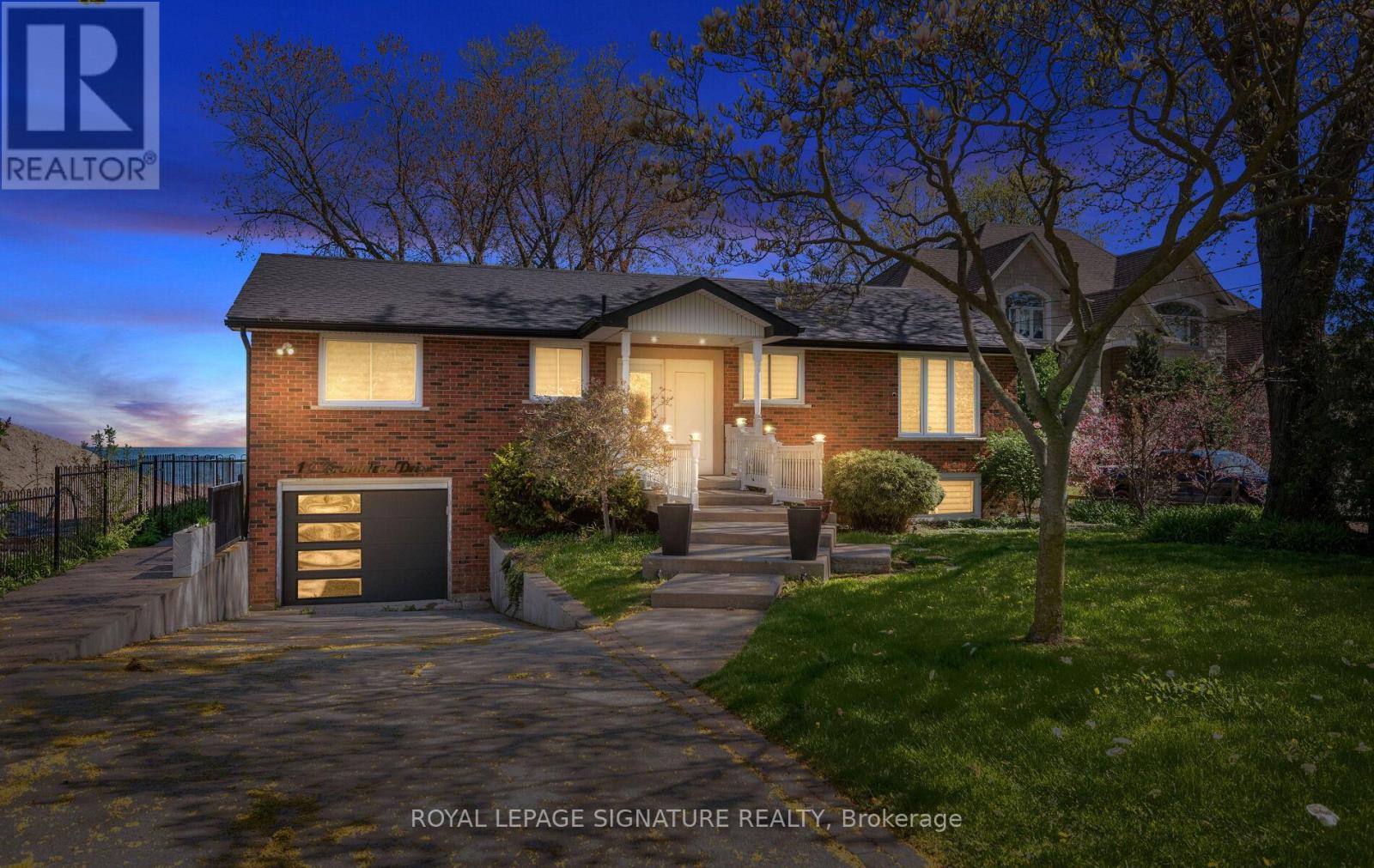 17 WENDAKEE DRIVE, Hamilton, Ontario