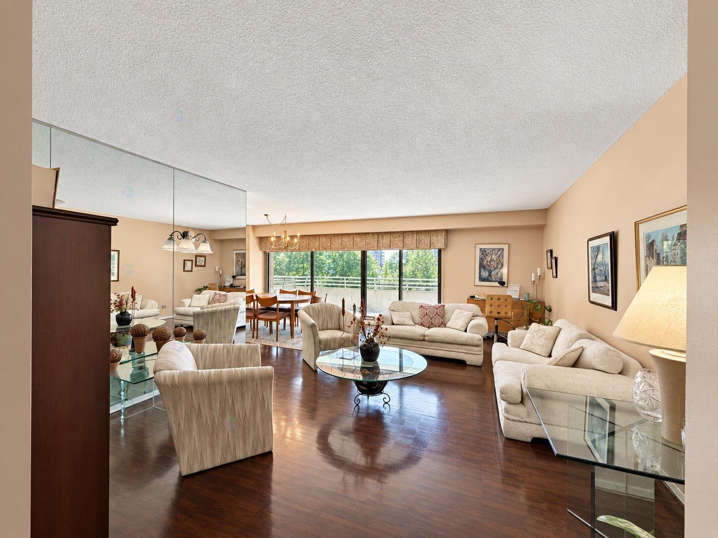 5790 Av. Rembrandt|#201 Côte-Saint-Luc Quebec Canada H4W2V2 2