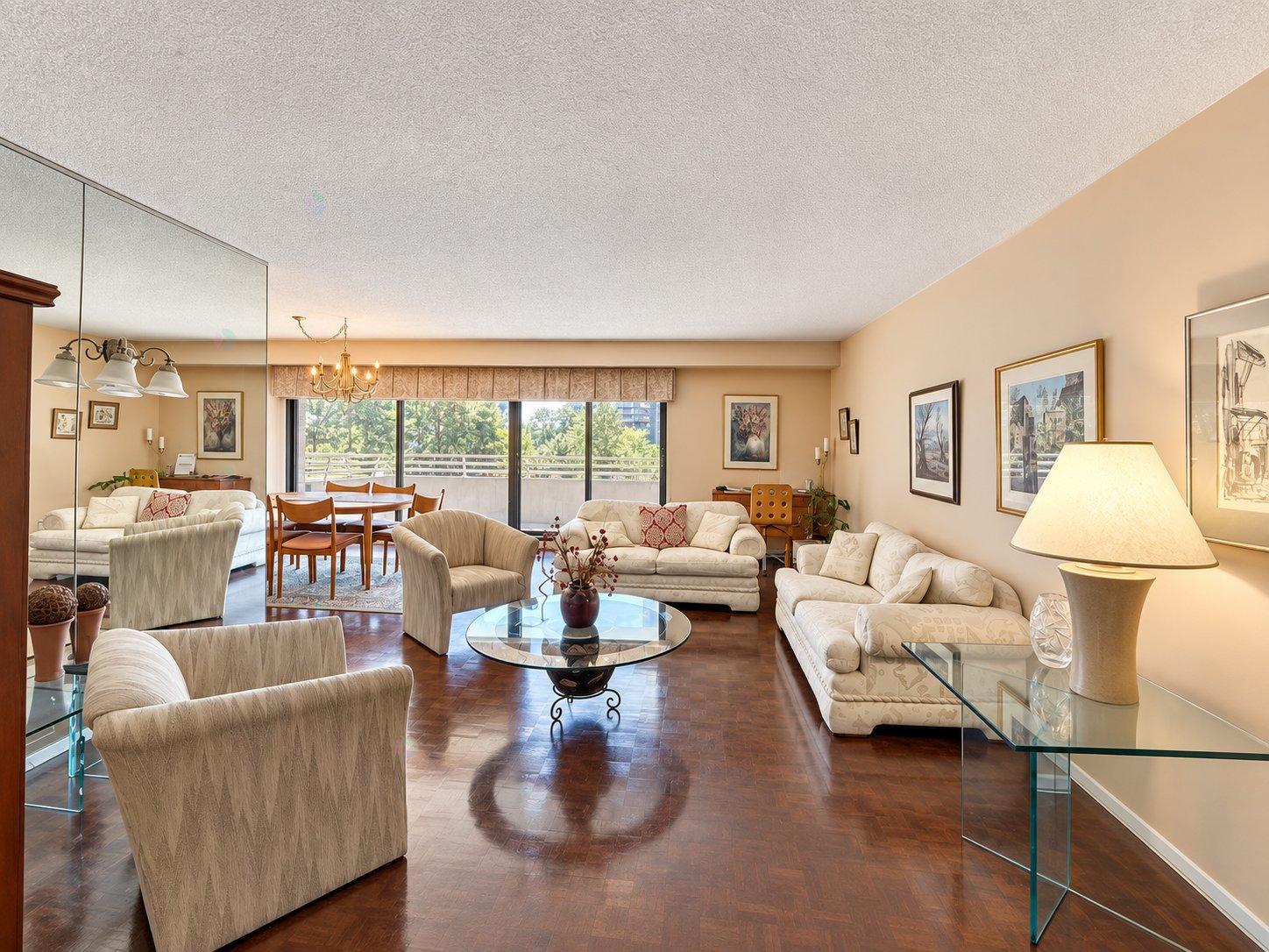 5790 Av. Rembrandt|#201 Côte-Saint-Luc Quebec Canada H4W2V2 3