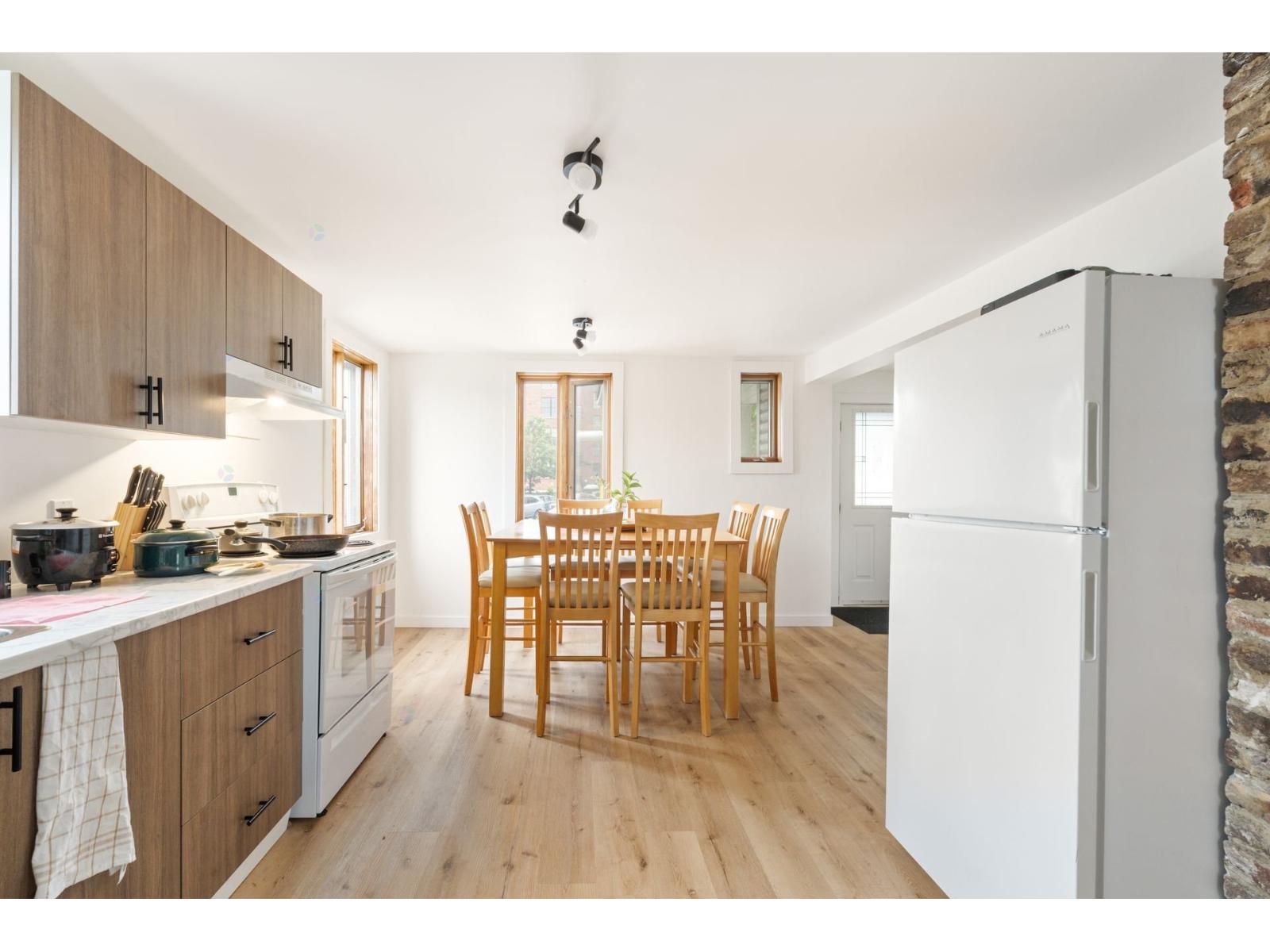 831 Rue Bellefeuille Trois-Rivières Quebec Canada G9A2M3 3