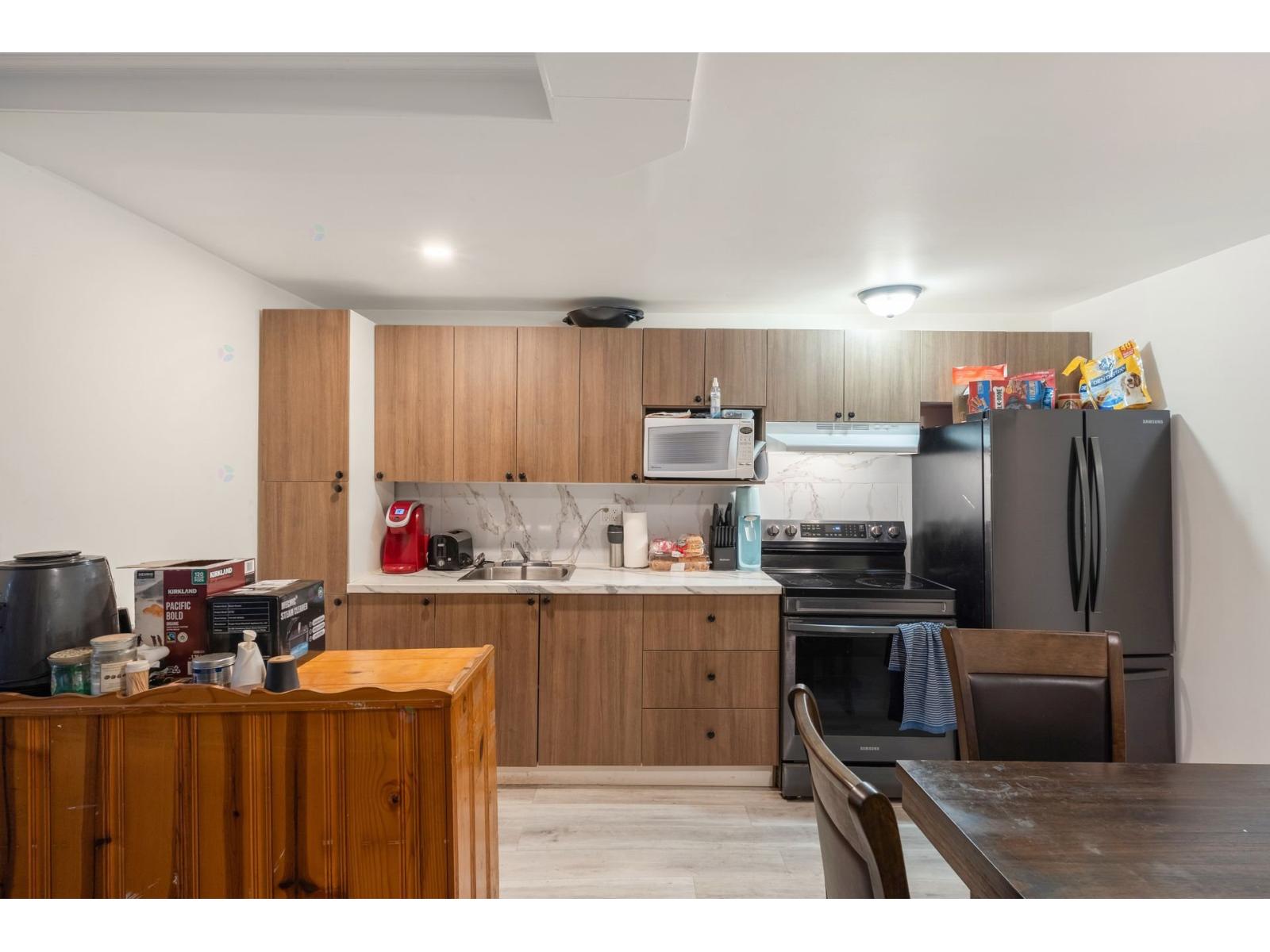 618 Rue Berlinguet Trois-Rivières Quebec Canada G8T2G3 5