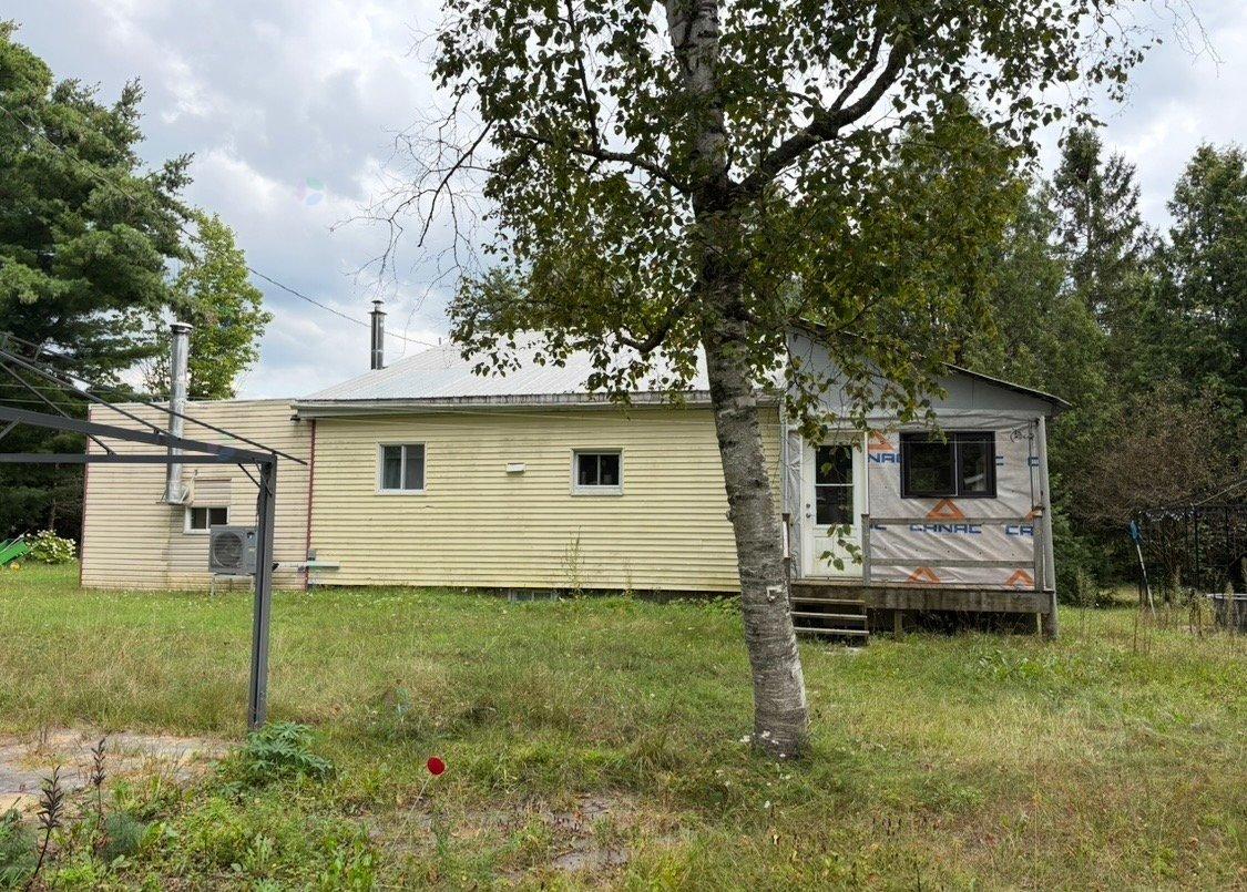 441 Rue Georges Trois-Rivières Quebec Canada G8T8S9 4