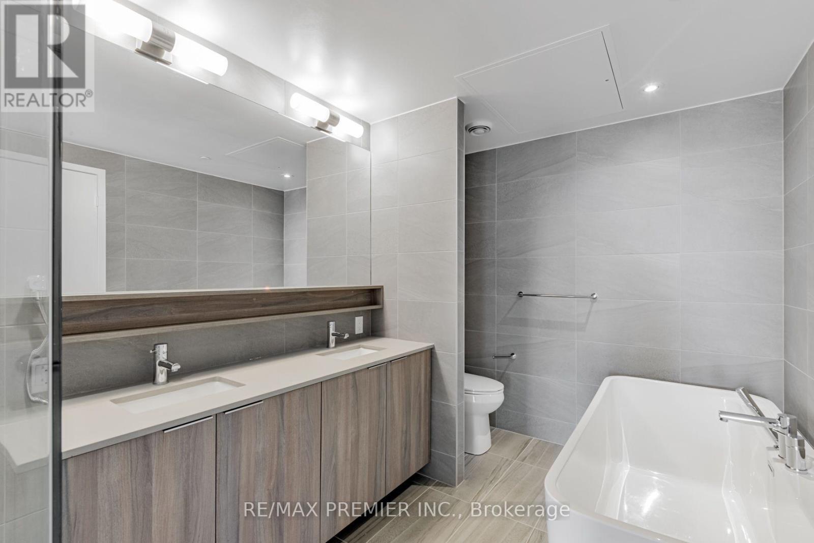 Th17 - 7 Buttermill Avenue, Vaughan, Ontario  L4K 0M5 - Photo 14 - N13828482