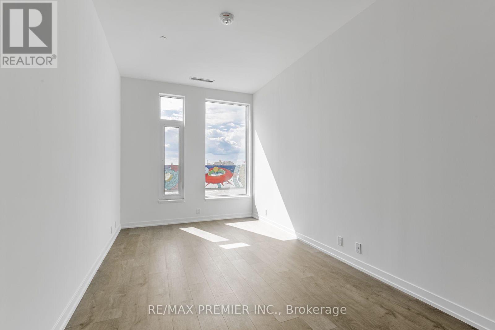 Th17 - 7 Buttermill Avenue, Vaughan, Ontario  L4K 0M5 - Photo 7 - N13828482