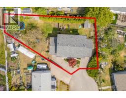1360 Elm Street, Kelowna, British Columbia V1Y 3W6 - Photo 3 - 10401590