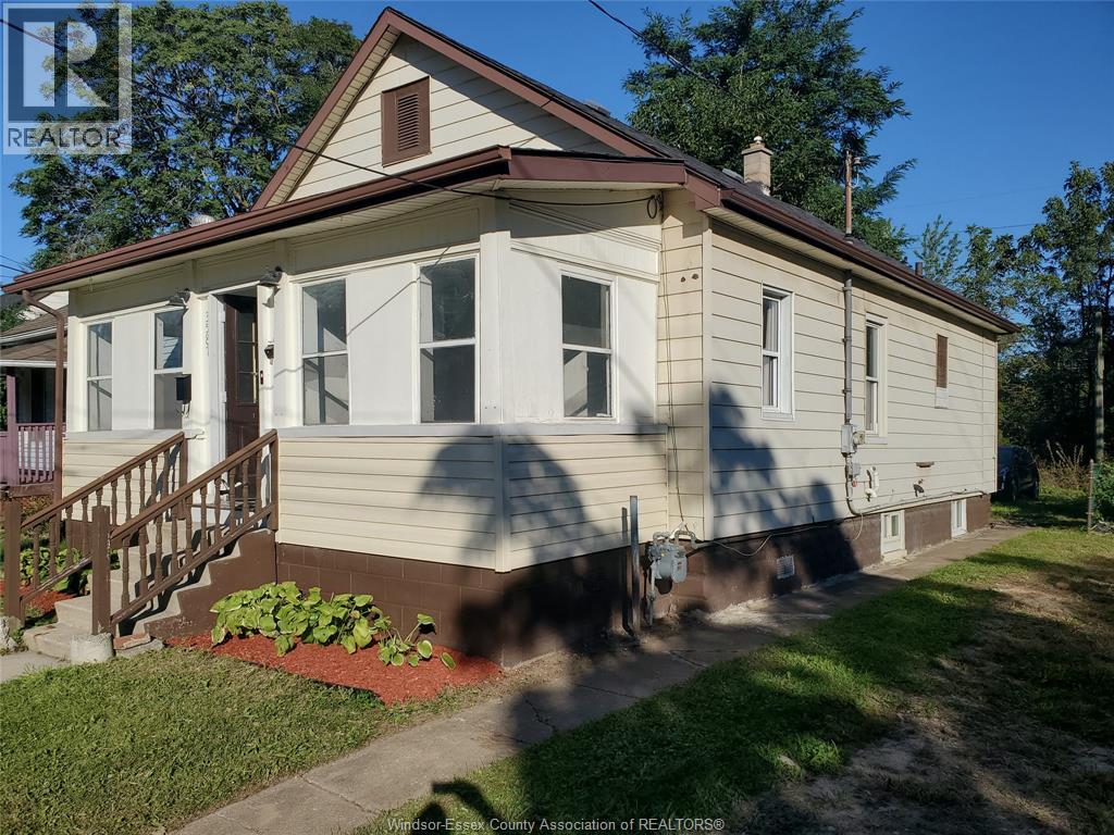 3587 Bloomfield, Windsor, Ontario  N9C 1E8 - Photo 3 - 26023624