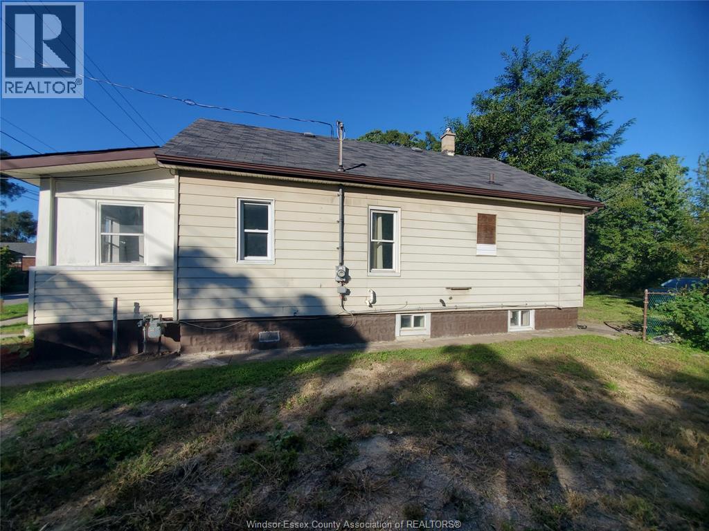 3587 Bloomfield, Windsor, Ontario  N9C 1E8 - Photo 4 - 26023624