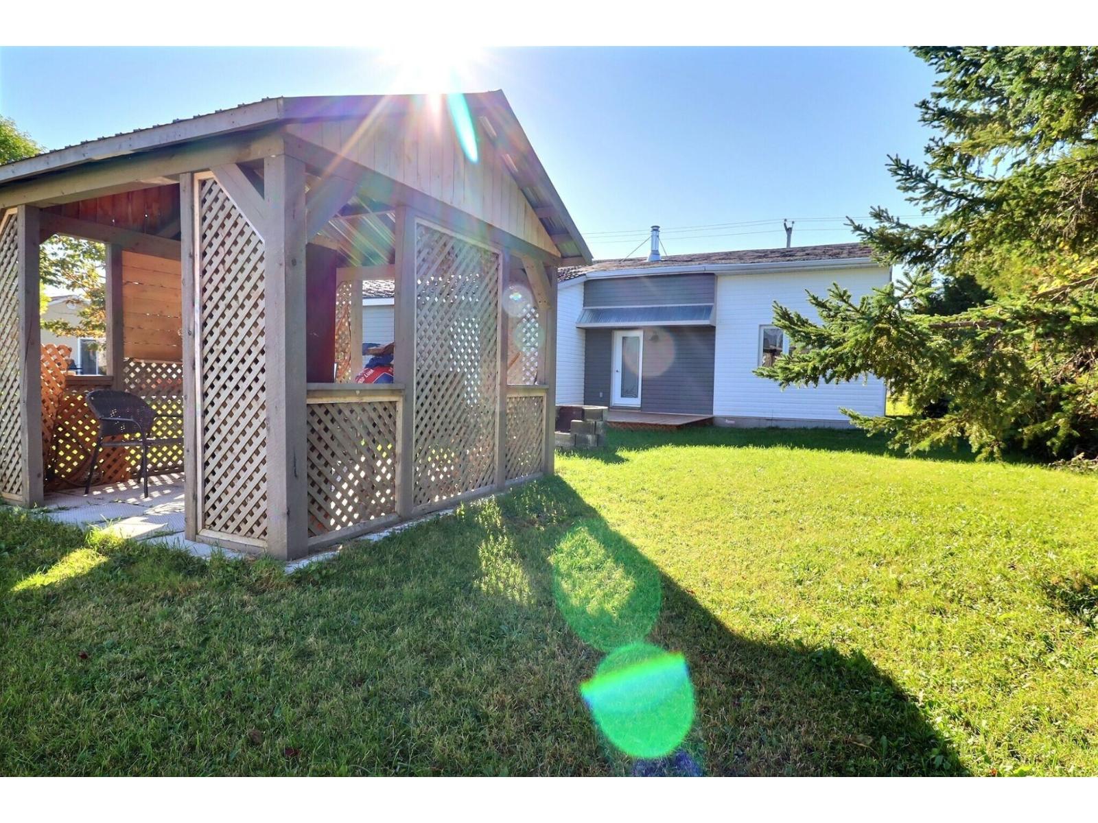 7 3e Avenue O. Paspébiac Quebec Canada G0C2K0 3