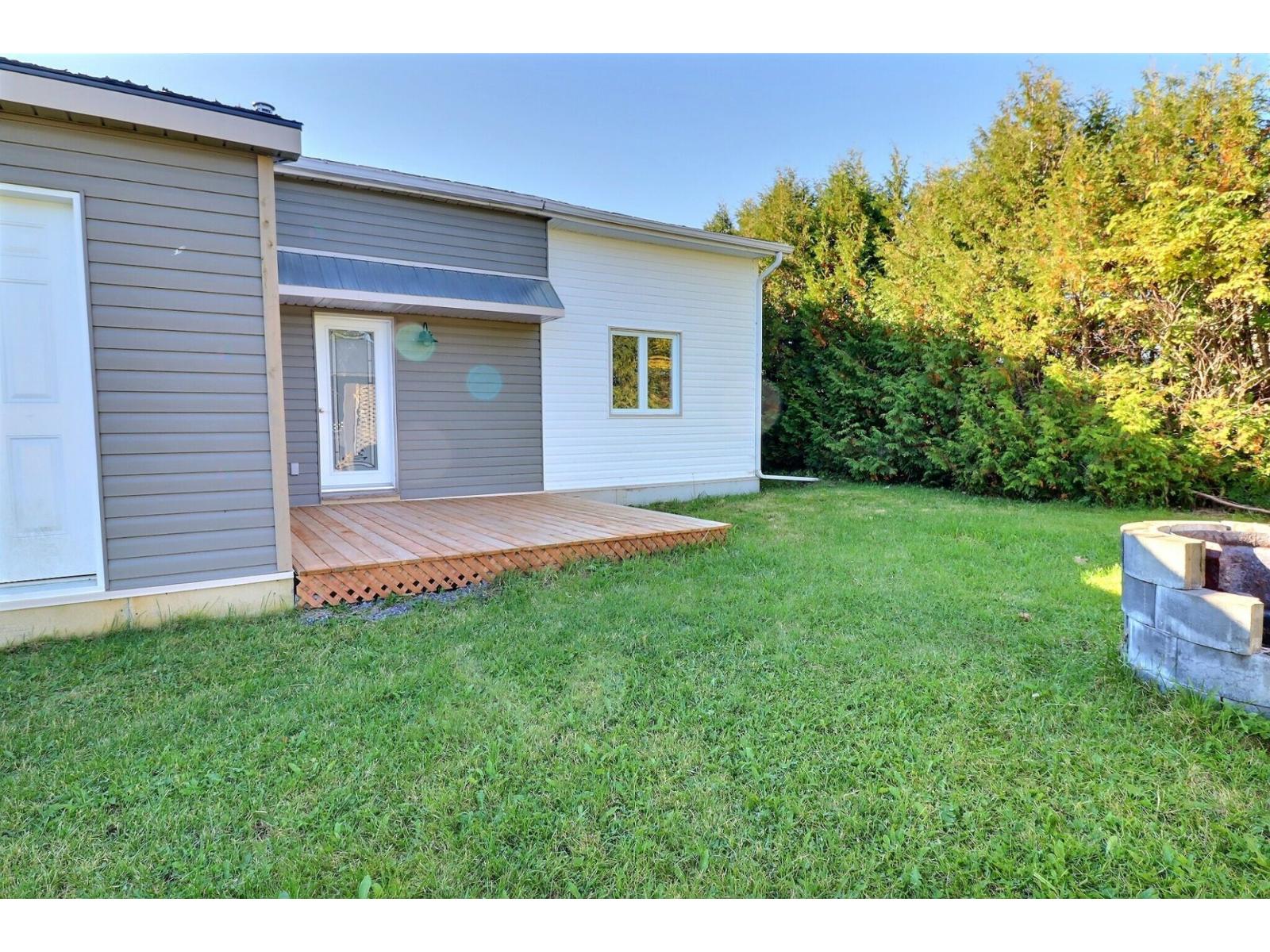 7 3e Avenue O. Paspébiac Quebec Canada G0C2K0 2