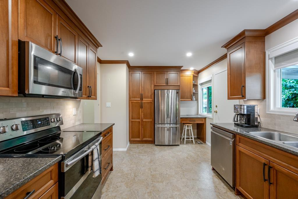 33010 Caithness Place, Abbotsford, British Columbia  V2S 7B2 - Photo 13 - R3169046
