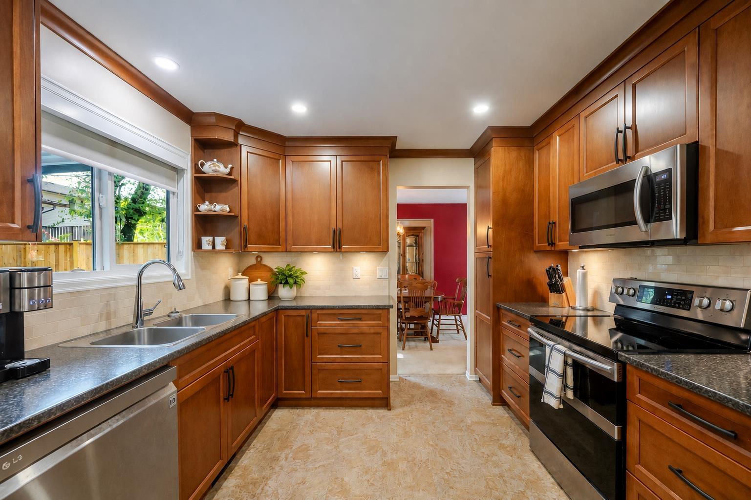 33010 Caithness Place, Abbotsford, British Columbia  V2S 7B2 - Photo 9 - R3169046
