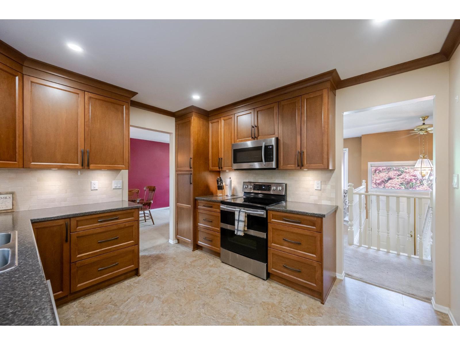 33010 Caithness Place, Abbotsford, British Columbia  V2S 7B2 - Photo 14 - R3169046