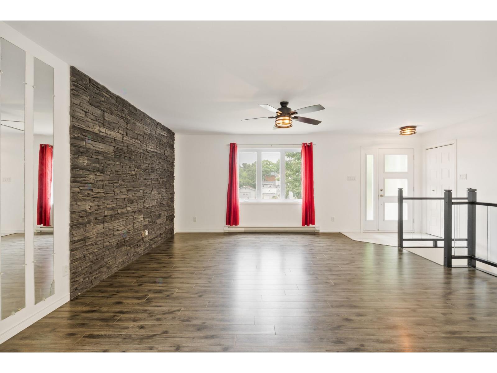 81 8e Rue Shawinigan Quebec Canada G9T4J4 4