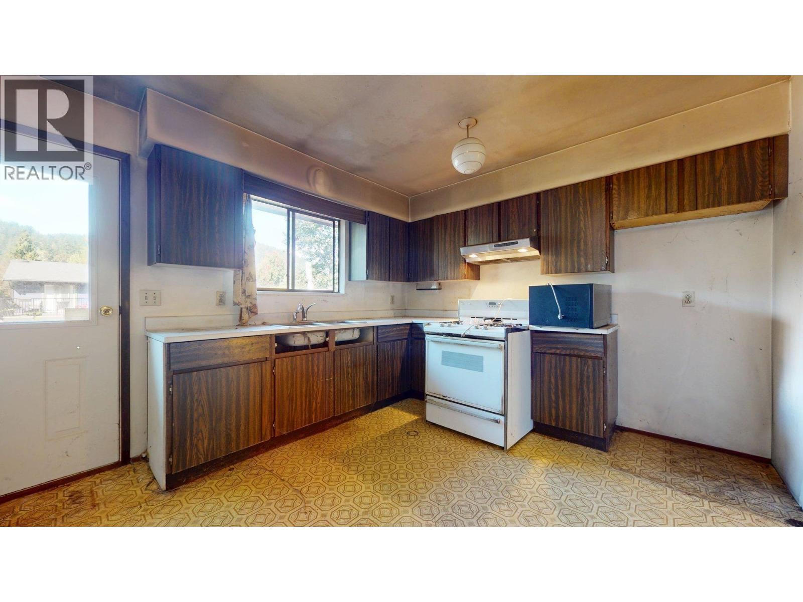 38347 Guilford Drive, Squamish, British Columbia  V8B 0X8 - Photo 9 - R3169577