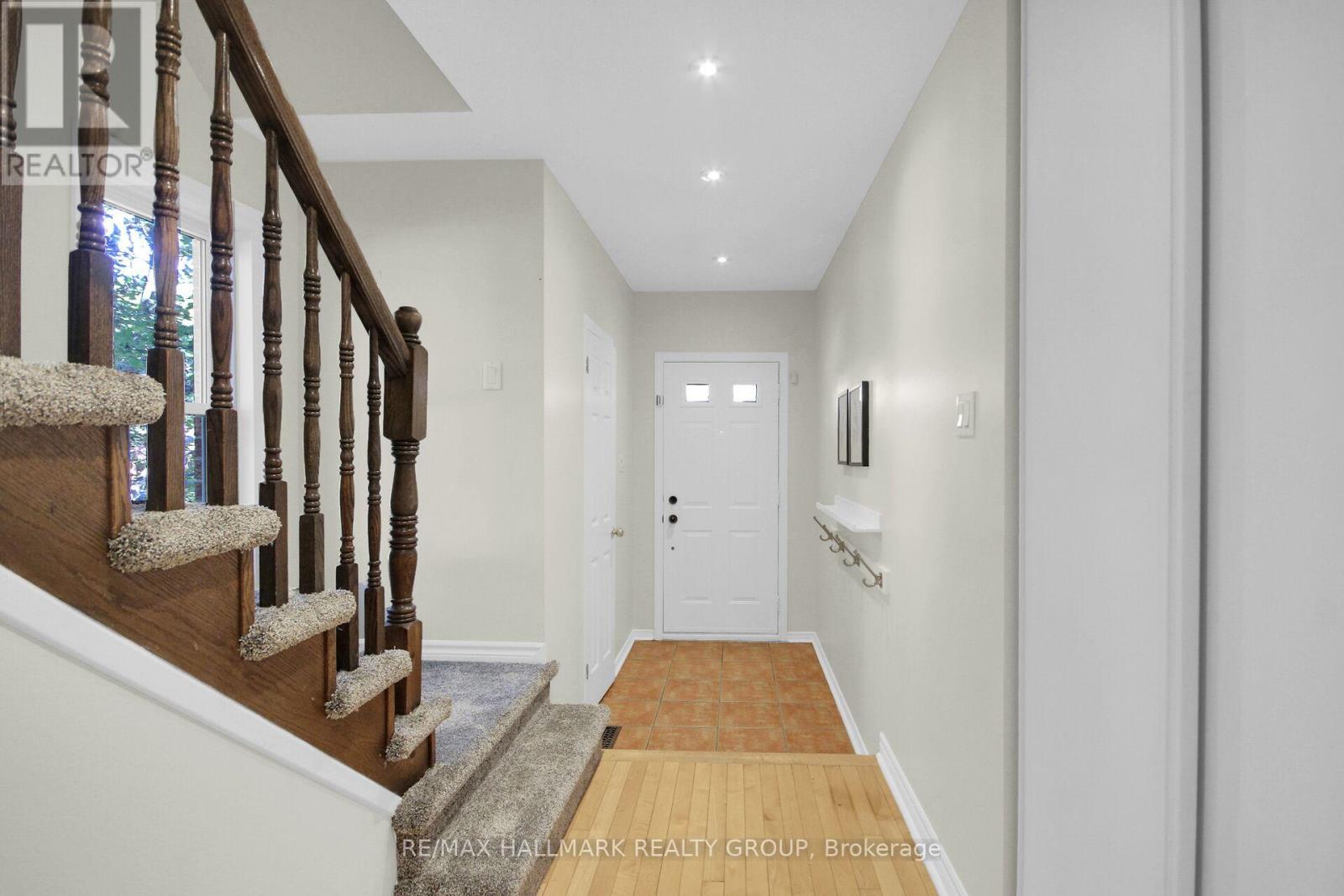 57 Ashpark Crescent, Ottawa, Ontario  K1T 3N8 - Photo 3 - X13828802