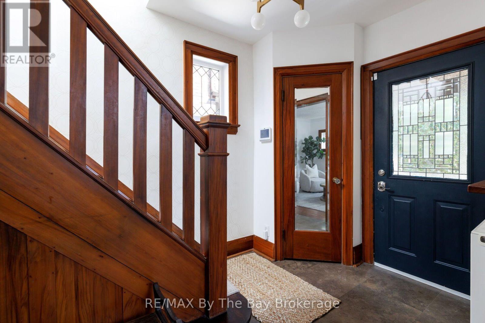44 Rambert Crescent, Toronto, Ontario  M6S 1E6 - Photo 9 - W13600064