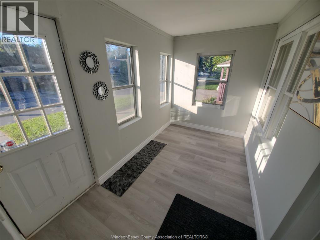 3587 Bloomfield, Windsor, Ontario  N9C 1E8 - Photo 6 - 26023624