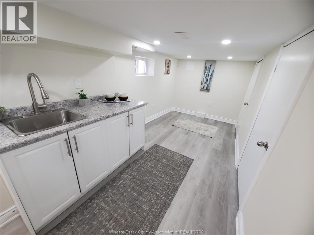 3587 Bloomfield, Windsor, Ontario  N9C 1E8 - Photo 31 - 26023624