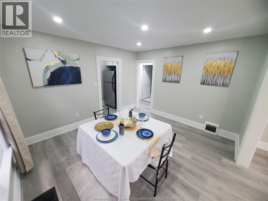 3587 Bloomfield, Windsor, Ontario  N9C 1E8 - Photo 13 - 26023624