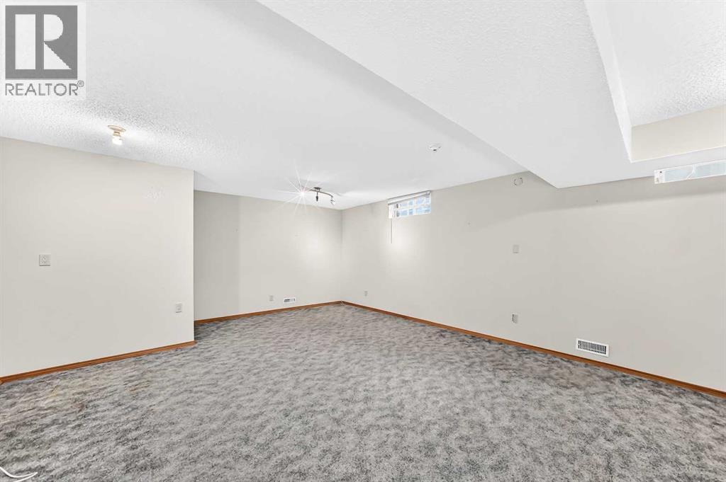 36 Sandpiper Way NW, Calgary, Alberta  T3K 3C6 - Photo 33 - A2344672