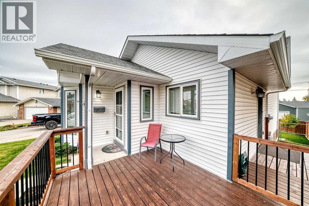 36 Sandpiper Way NW, Calgary, Alberta  T3K 3C6 - Photo 4 - A2344672
