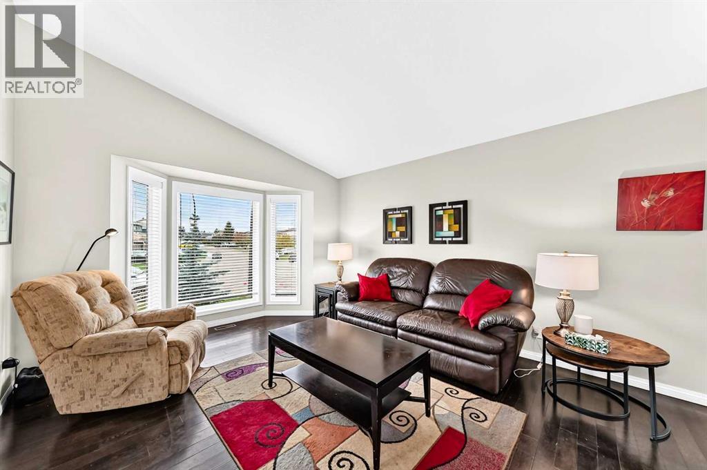36 Sandpiper Way NW, Calgary, Alberta  T3K 3C6 - Photo 12 - A2344672