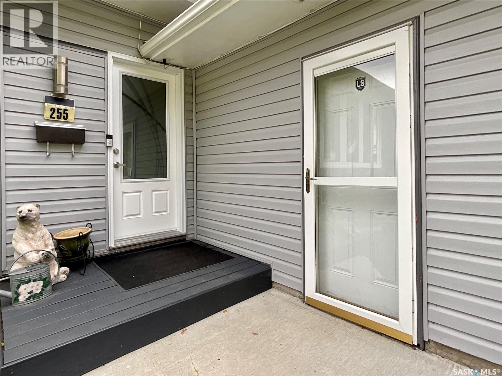 255 Litzenberger Crescent, Regina, Saskatchewan  S4R 7A2 - Photo 3 - SK049557