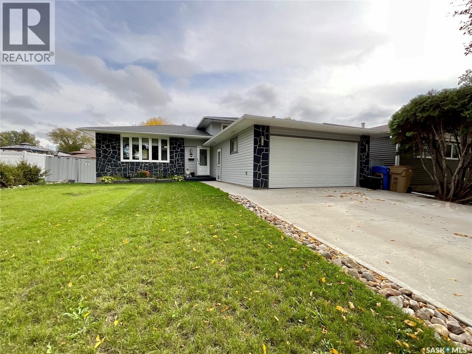 255 Litzenberger Crescent, Regina, Saskatchewan  S4R 7A2 - Photo 4 - SK049557