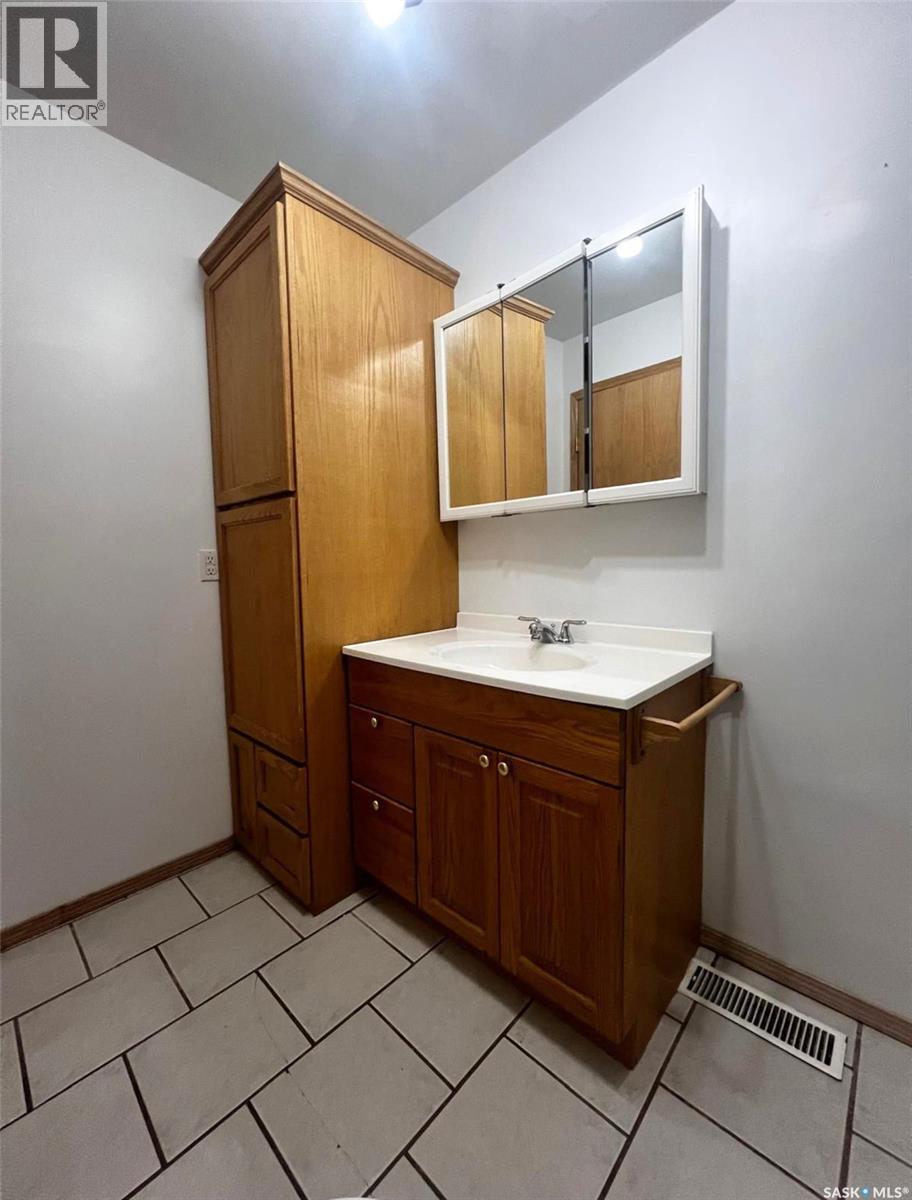 349 10th Avenue Nw, Swift Current, Saskatchewan  S9H 1P1 - Photo 13 - SK049548