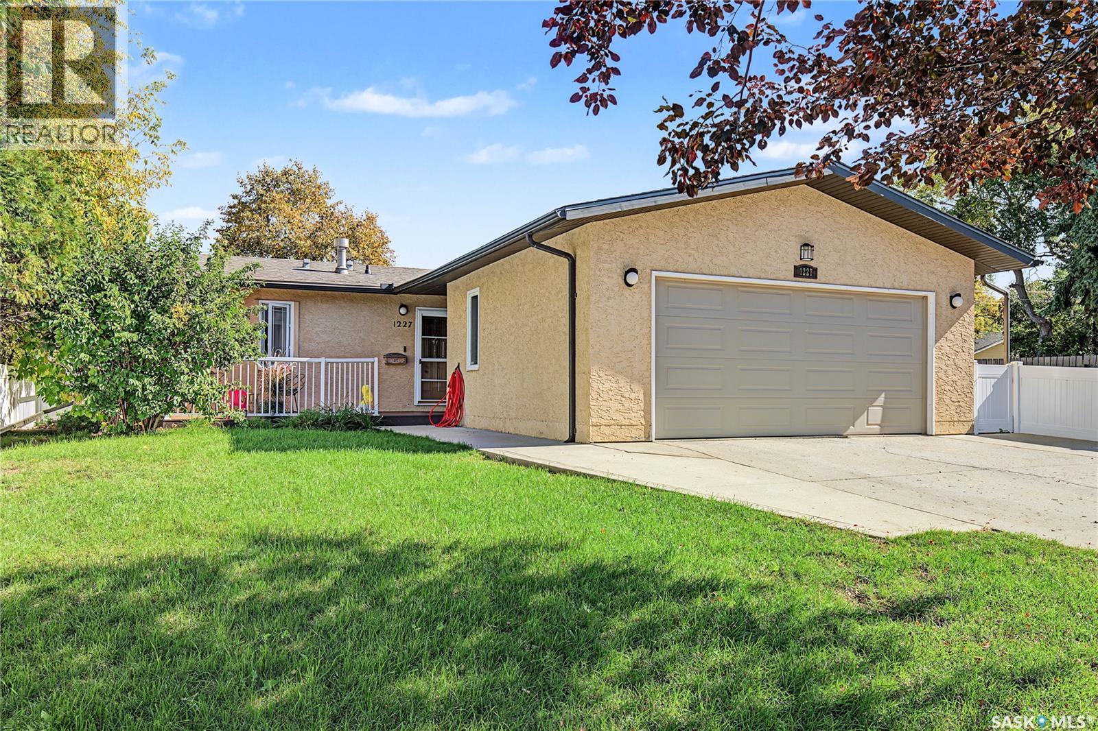1227 2nd AVENUE NW, moose jaw, Saskatchewan