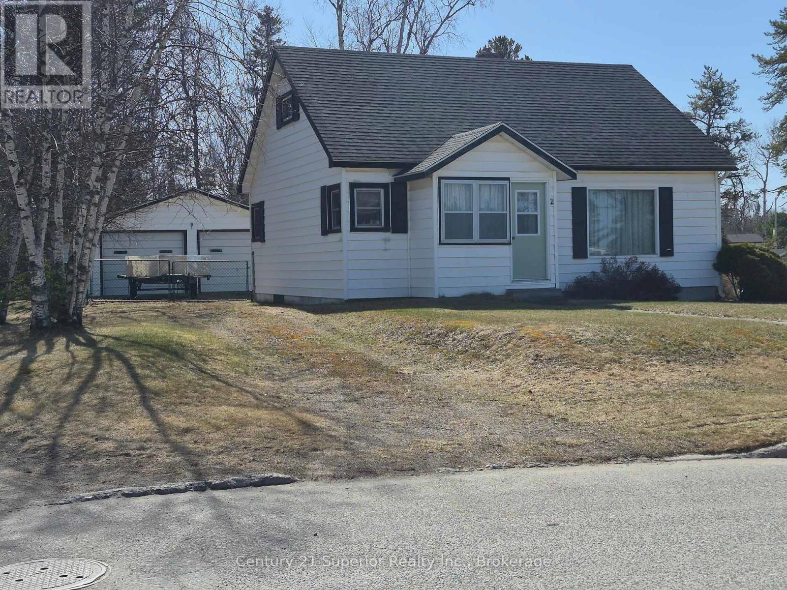 2 LAURIER AVE, Terrace Bay, Ontario