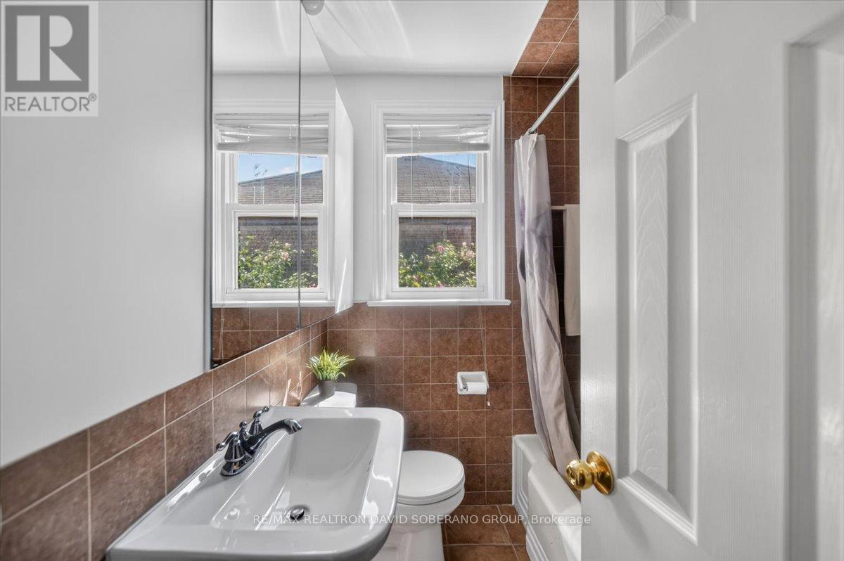 122 Mcgillivray Avenue, Toronto, Ontario  M5M 2Y6 - Photo 21 - C13829236