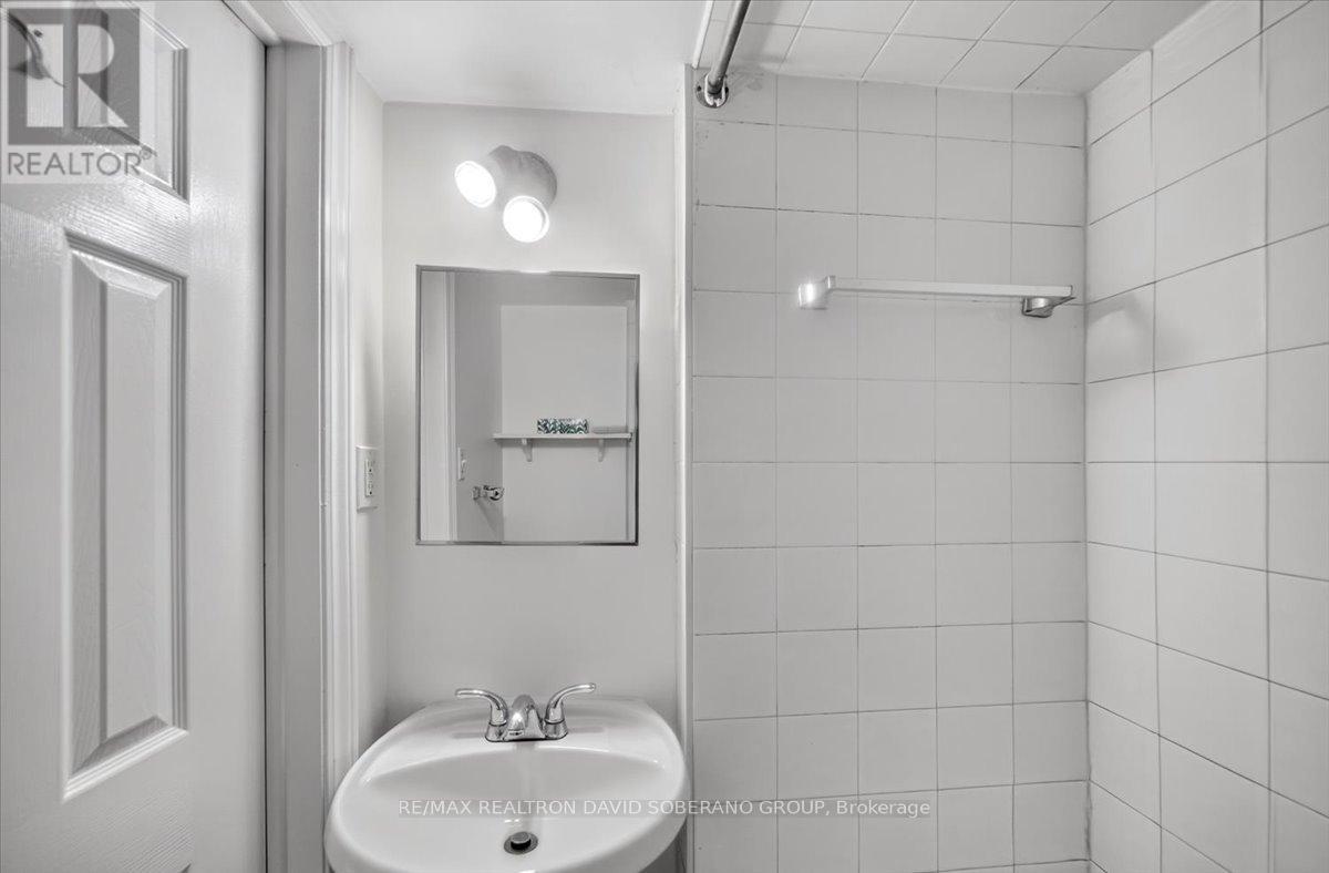 122 Mcgillivray Avenue, Toronto, Ontario  M5M 2Y6 - Photo 33 - C13829236