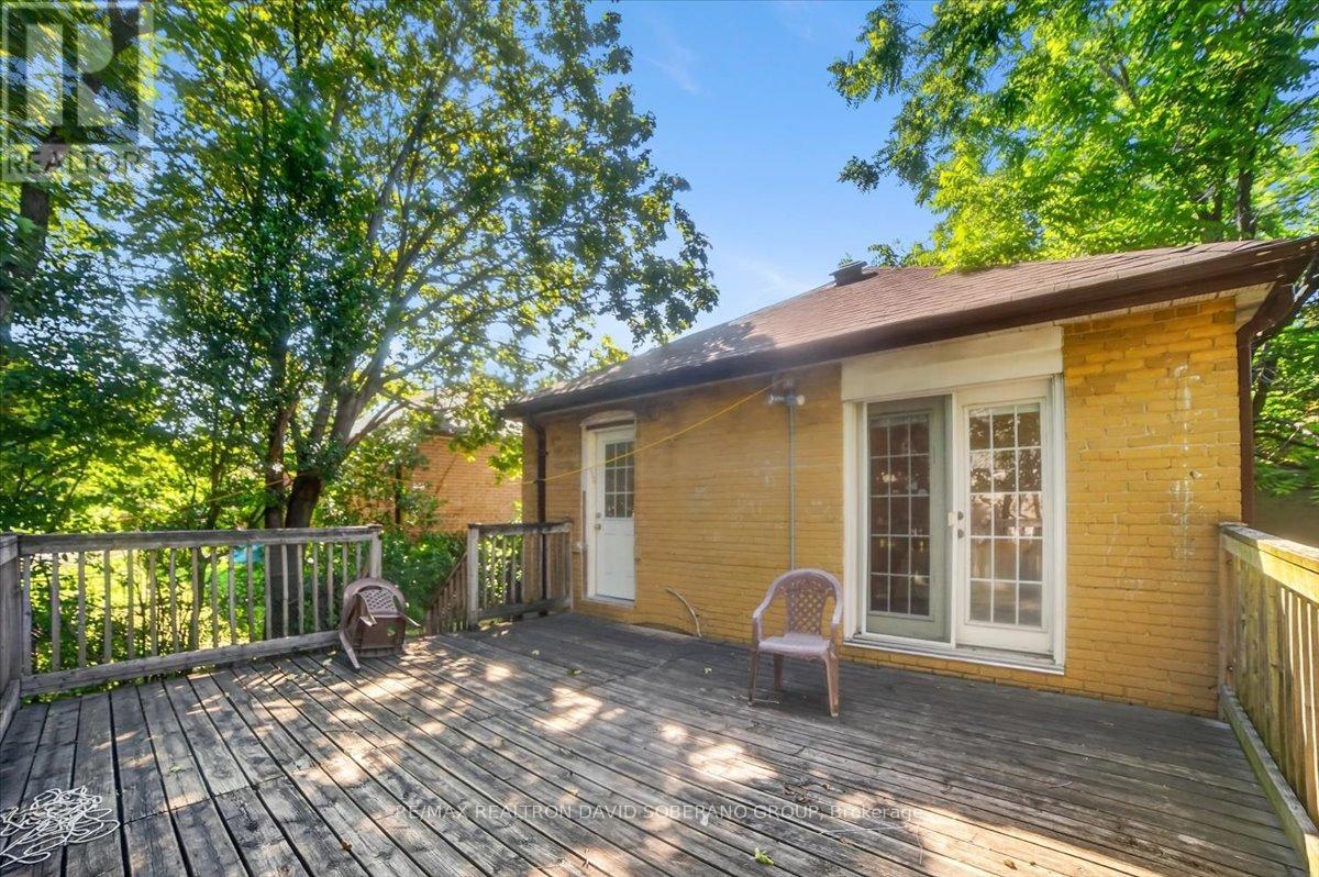 122 Mcgillivray Avenue, Toronto, Ontario  M5M 2Y6 - Photo 36 - C13829236
