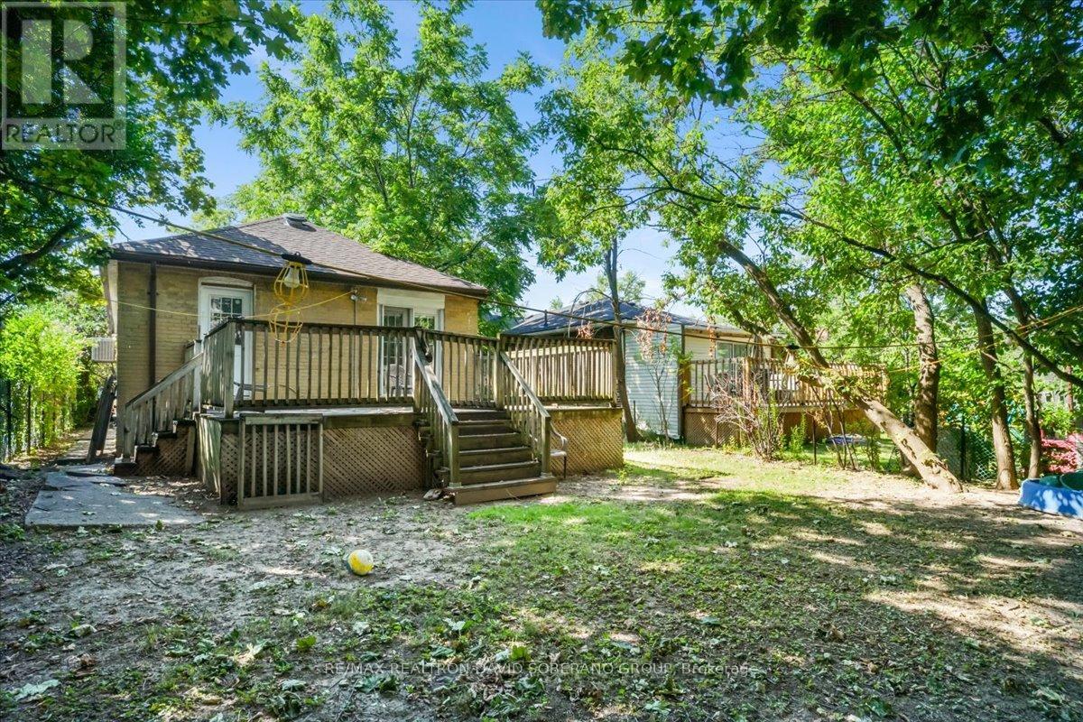 122 Mcgillivray Avenue, Toronto, Ontario  M5M 2Y6 - Photo 37 - C13829236