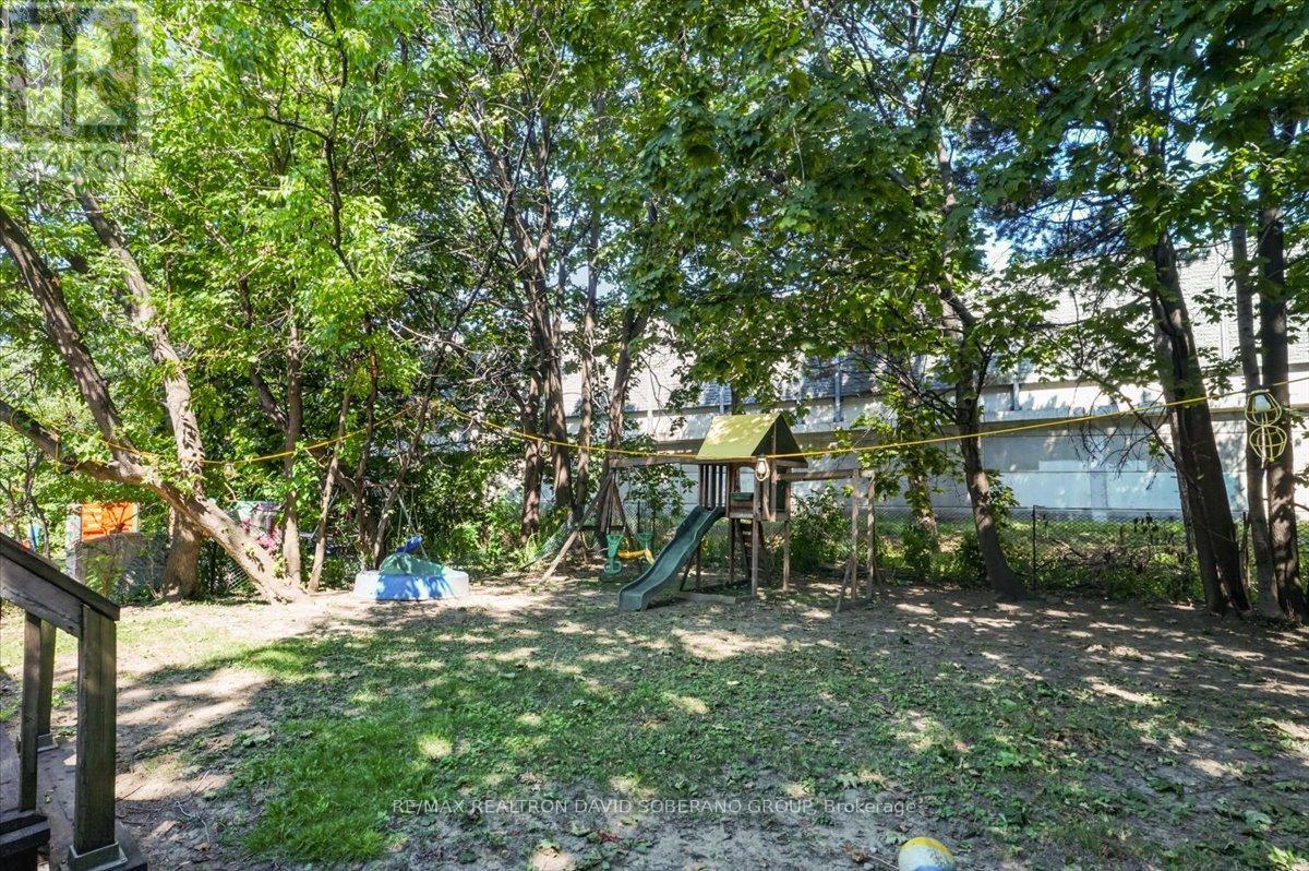 122 Mcgillivray Avenue, Toronto, Ontario  M5M 2Y6 - Photo 38 - C13829236