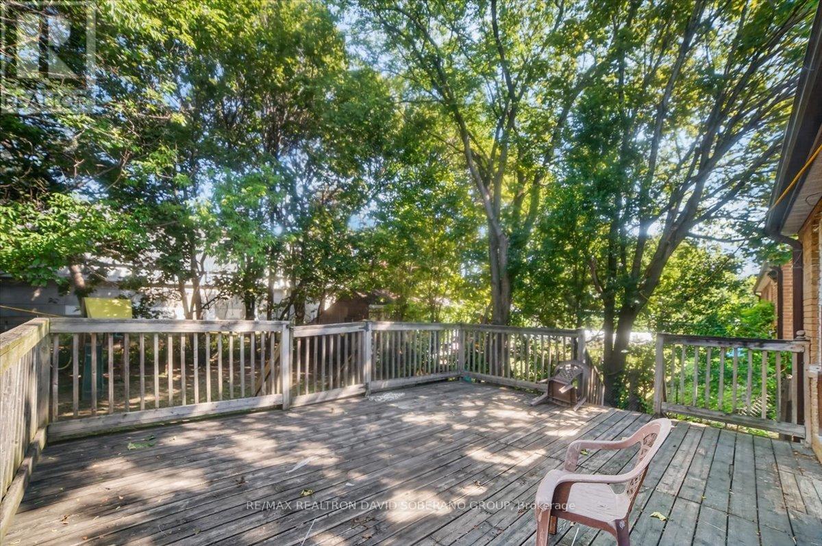 122 Mcgillivray Avenue, Toronto, Ontario  M5M 2Y6 - Photo 39 - C13829236