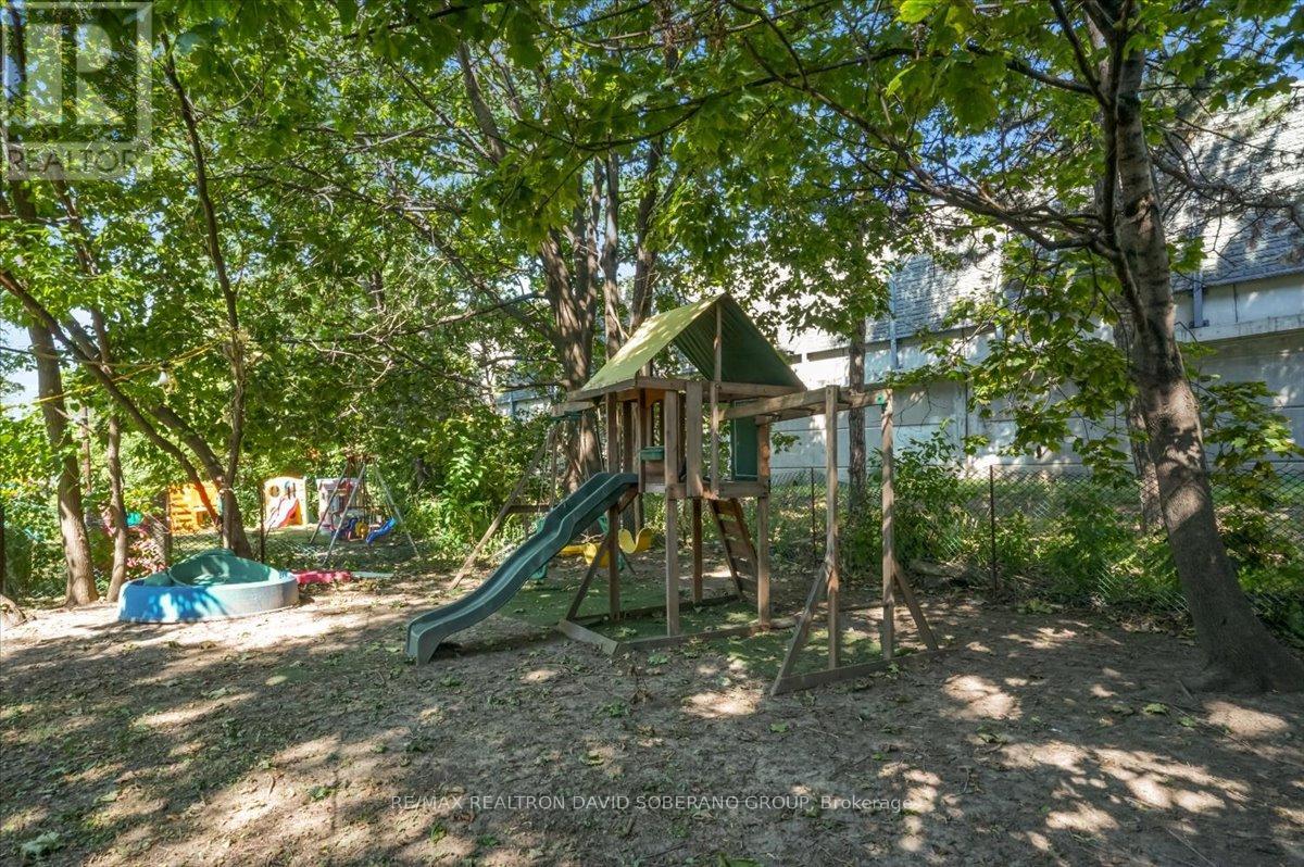 122 Mcgillivray Avenue, Toronto, Ontario  M5M 2Y6 - Photo 40 - C13829236