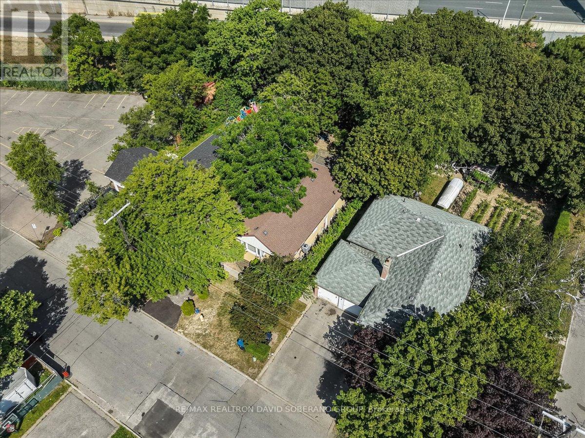 122 Mcgillivray Avenue, Toronto, Ontario  M5M 2Y6 - Photo 41 - C13829236