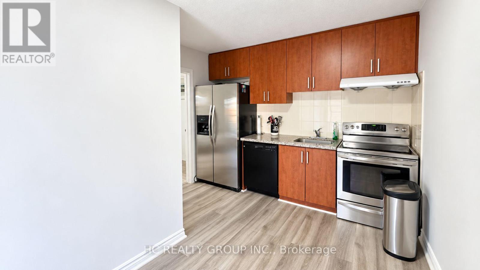 34 Carus Avenue, Toronto, Ontario  M6G 2A4 - Photo 4 - C13829320