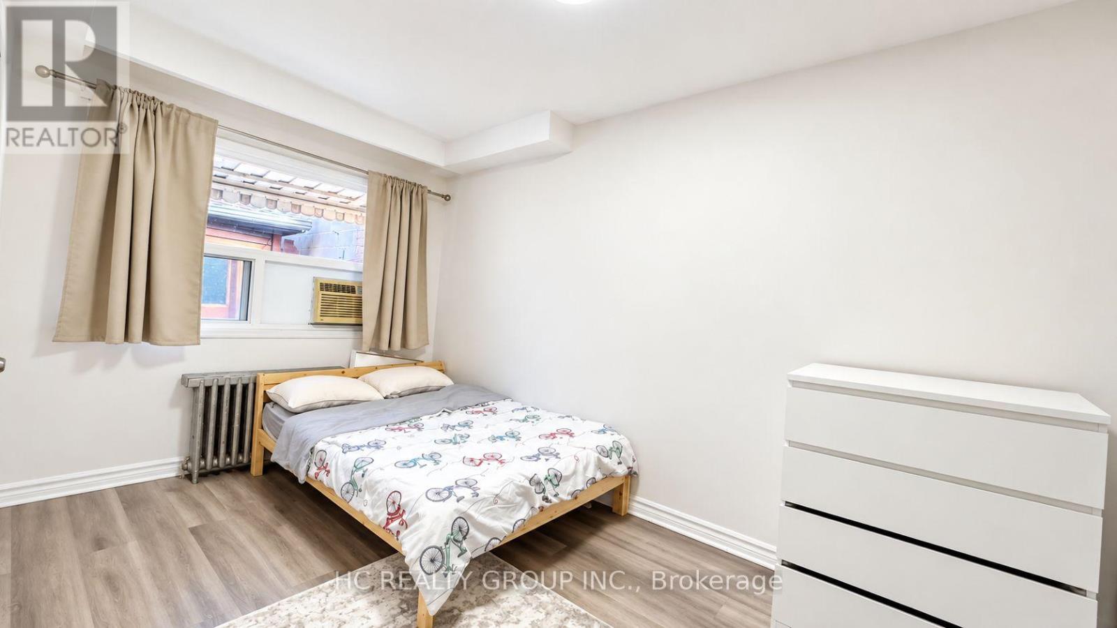 34 Carus Avenue, Toronto, Ontario  M6G 2A4 - Photo 6 - C13829320
